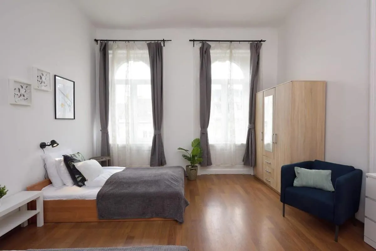 Central Large Cosy Apartment Budapeşte 0*,  Macaristan