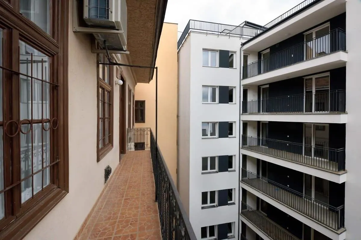 Central Large Cosy Apartment 布达佩斯 0*,  匈牙利