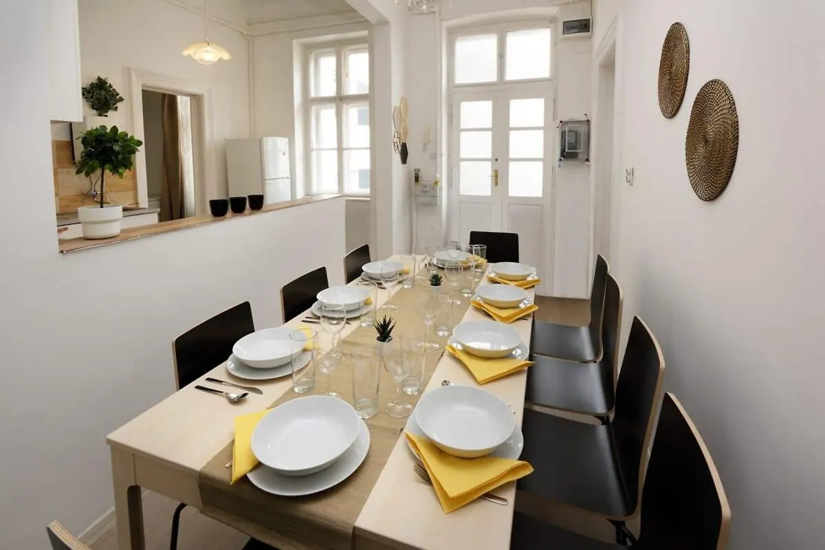 Central Large Cosy Apartment 布达佩斯