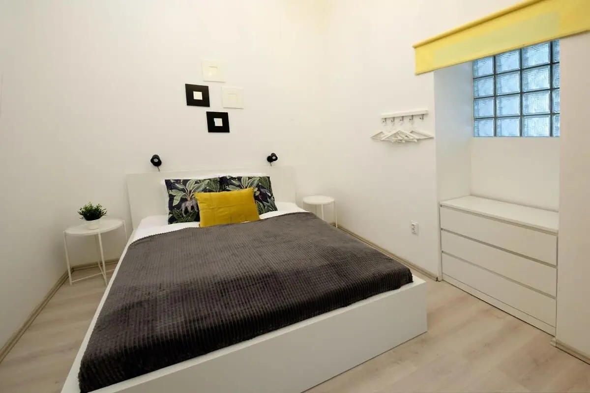 Central Large Cosy Apartment 布达佩斯