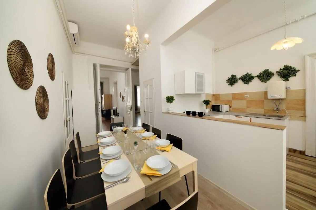 Central Large Cosy Apartment 布达佩斯 匈牙利