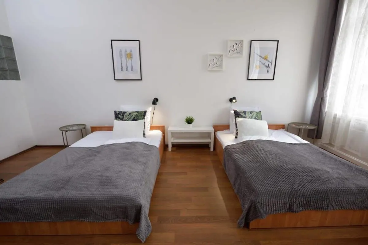 Central Large Cosy Apartment 布达佩斯